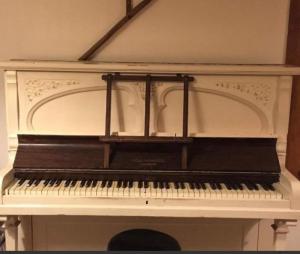 Piano droit Collingwood London